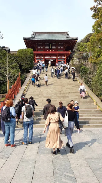 Kamakura Japan April 2019 Wandelaars Tsurugaoka Hachimangu Tempel Het Belangrijkste — Stockfoto