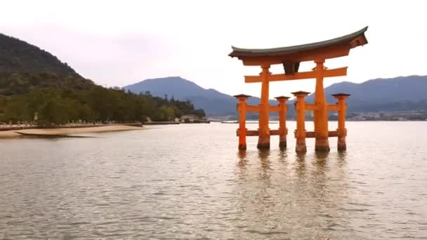 Porte Flottante Sanctuaire Itsukushima Dans Île Miyajima Hiroshima Japon Panneau — Video