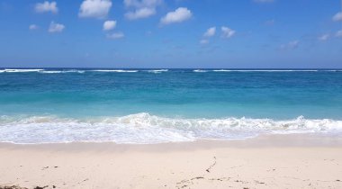 Bali, Endonezya mavi su ile kumlu plaj