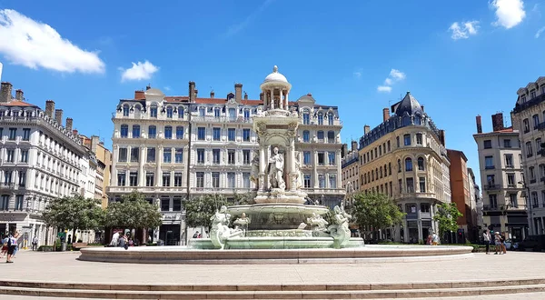 Lyon Franciaország May 2019 Szökőkút Víztározó Jacobin Téren Tér Unesco — Stock Fotó