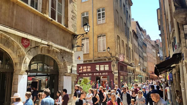 Lyon Fransa Mayıs 2019 Eski Şehirde Yürüyen Insanlar Alan Şehrin — Stok fotoğraf