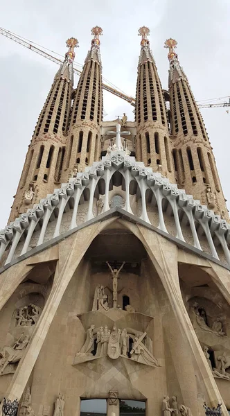 バルセロナ スペイン 2019 サグラダファミリアの景色 寺院はガルディが取り組んだ最後のプロジェクトであり ユネスコの世界遺産です — ストック写真