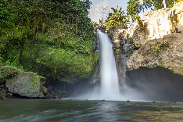 Tegenungan Waterfall, Ubud, Bali, Indonesia — Stock Photo, Image