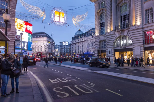 Londres Inglaterra Dezembro 2016 Pessoas Andando Rua Piccadilly Circus Regent — Fotografia de Stock