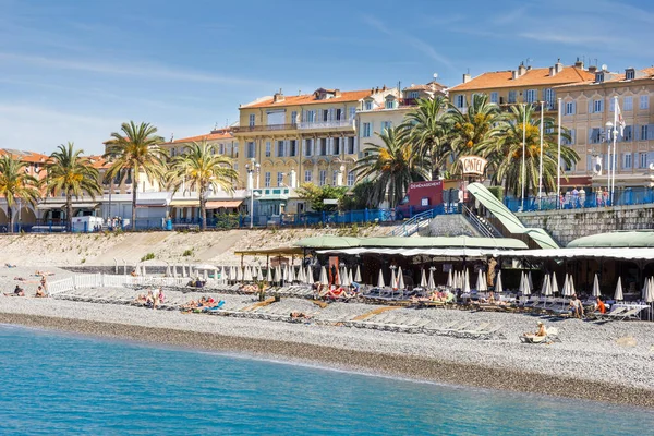 Nizza Francia Giugno 2016 Turisti Godono Del Bel Tempo Sulla — Foto Stock