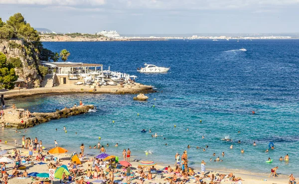 Palma Spagna Agosto 2017 Gente Gode Giornata Sole Sulla Spiaggia — Foto Stock