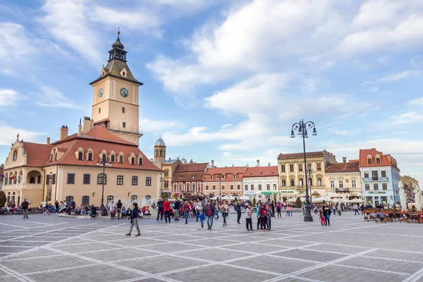 Брашов Румыния Октября 2018 Года Люди Идут Площади Совета Самый — стоковое фото
