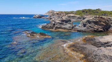 Fransa 'nın güneyindeki Var, Petit Gaou adasında manzara