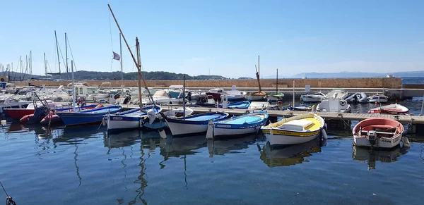Six Fours Les Plages França Julho 2020 Barcos Coloridos Porto — Fotografia de Stock