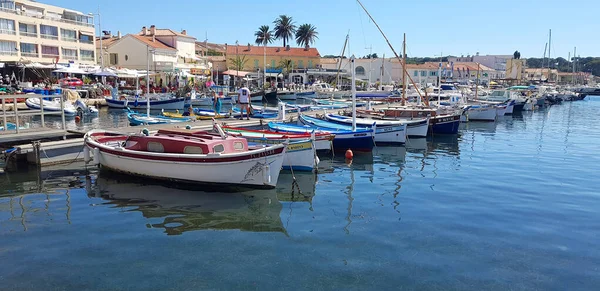 Six Fours Les Plages Frankreich Juli 2020 Menschen Gehen Hafen Stockbild