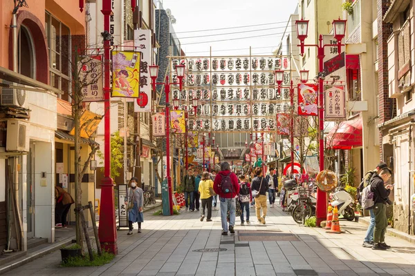 Τόκιο Ιαπωνία Απριλίου 2019 Άνθρωποι Περπατούν Στην Περιοχή Ασακούσα Περιοχή — Φωτογραφία Αρχείου