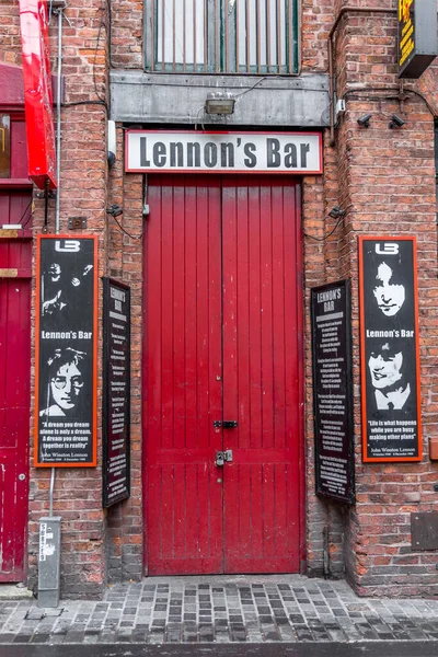 英国利物浦 2017年4月2日 马休街列侬酒吧景观 这条街每年接待数以万计的游客 并主办着著名的客栈俱乐部 — 图库照片