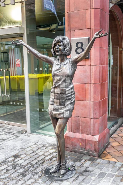 Liverpool England April 2017 Cilla Black Staty Framför Cavern Skulpturen — Stockfoto