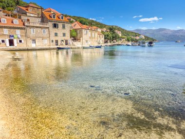 Hırvatistan 'ın Dubrovnik kenti yakınlarındaki Elaphiti adalarından biri olan Sudurad