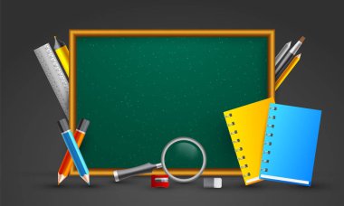 kalem, dosyaları, fırça, fosforlu kalem, Büyüteç Camı, silgi ve kalemtıraş boş yeşil kara tahta dekore edilmiş.