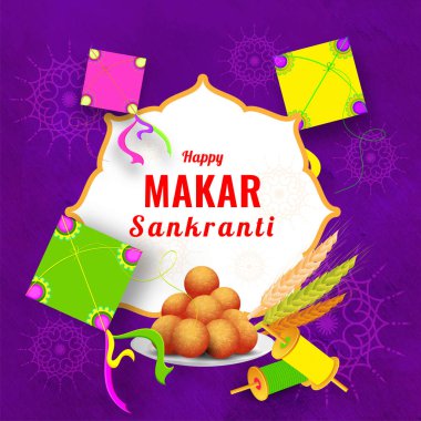 Renkli uçurtma, makaralar ve Hint tatlı Mor çiçek arka plan üzerinde mutlu Makar Sankranti tebrik kartı tasarımı.
