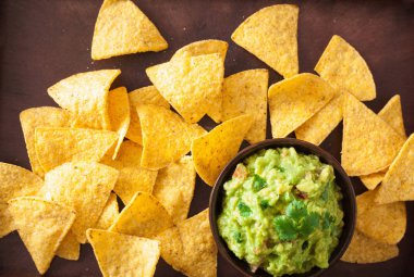 Meksika guacamole daldırma ve cips tortilla cips
