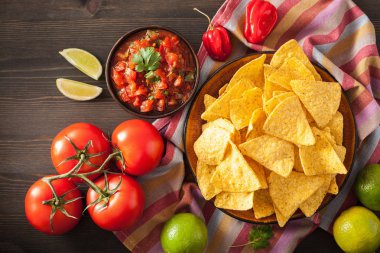 Meksika salsa sosu ve cips tortilla cips