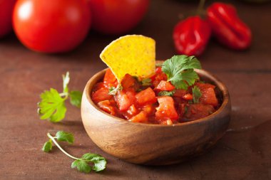 Meksika salsa sosu ve cips tortilla cips