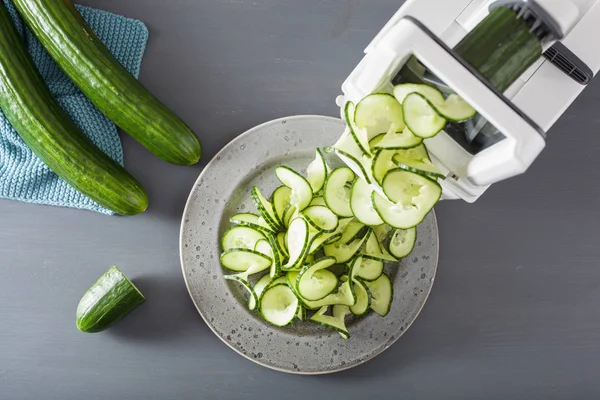 Pepino Espiral Vegetal Con Espiralizador —  Fotos de Stock