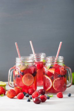 Yaz berry limonata limon ve nane mason kavanoza