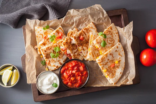 Quesadilla Mexicana Con Pollo Tomate Maíz Dulce Queso — Foto de Stock