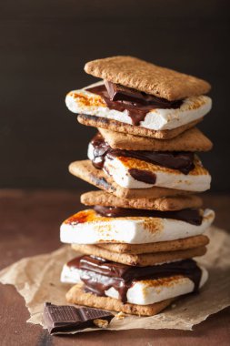 ev yapımı lokum şekerleme kraker çikolata ile