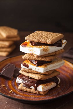 ev yapımı lokum şekerleme kraker çikolata ile