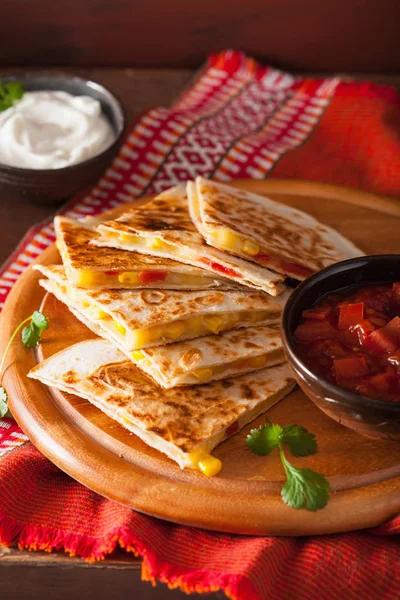 Quesadilla Mexicana Con Queso Maíz Tomate — Foto de Stock