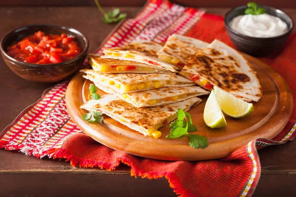 Quesadilla Mexicana Con Queso Maíz Tomate — Foto de Stock