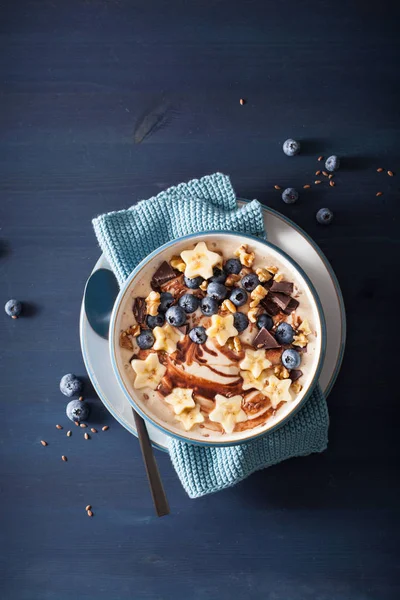 Semangkuk Smoothie Pisang Sehat Dengan Blueberry Chocolate Walnut — Stok Foto