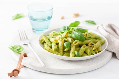 Ispanak fesleğen pesto soslu penne makarna