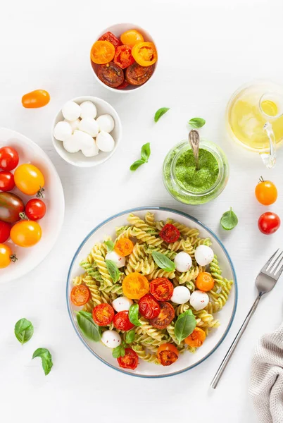 Healthy Fusilli Pasta Pesto Sauce Roasted Tomatoes Mozzarella — Stock Photo, Image