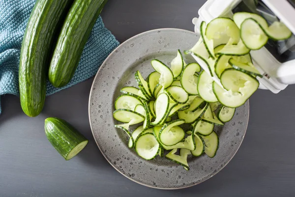 Pepino Espiral Vegetal Con Espiralizador —  Fotos de Stock