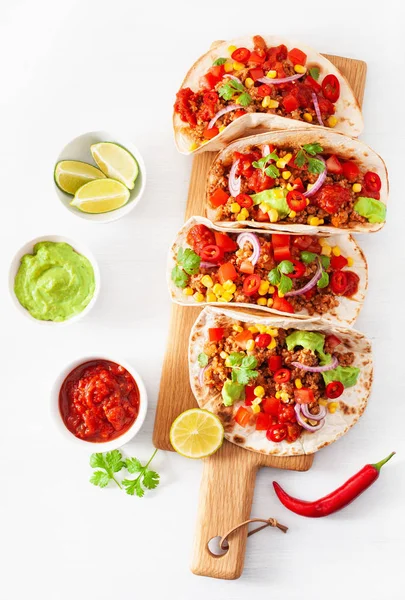 Tacos Messicani Manzo Maiale Con Salsa Guacamole Verdure — Foto Stock