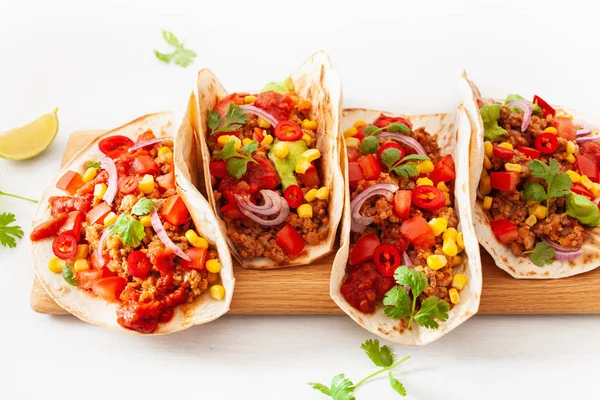 Tacos Messicani Manzo Maiale Con Salsa Guacamole Verdure — Foto Stock