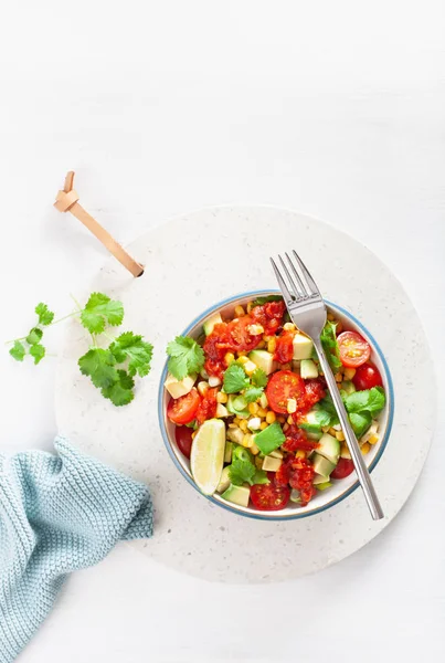 Salada Tomate Saudável Vegan Abacate Sweetcorn — Fotografia de Stock