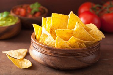 Meksika guacamole ve salsa sos, cips tortilla cips