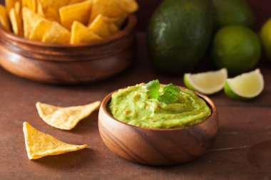 Meksika guacamole daldırma ve cips tortilla cips