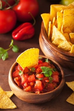 Meksika salsa sosu ve cips tortilla cips