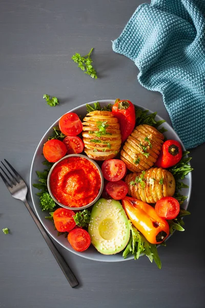 Tigela Buda Vegan Tigela Almoço Saudável Com Batata Hasselback Abacate — Fotografia de Stock