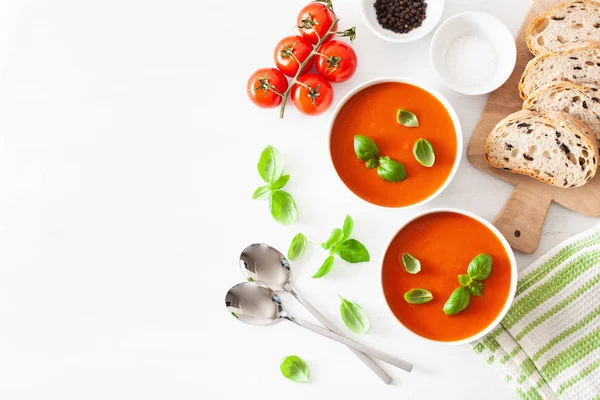 Sopa Tomate Plana Colocar Backgorund Branco — Fotografia de Stock