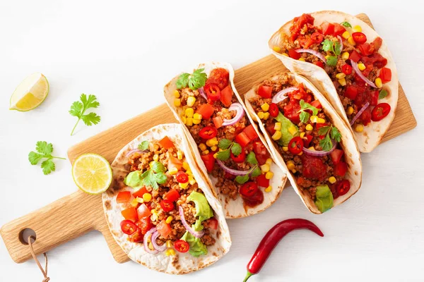 Tacos Mexicanos Ternera Cerdo Con Salsa Guacamole Verduras — Foto de Stock