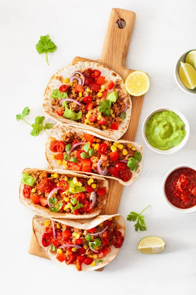 Tacos Mexicanos Ternera Cerdo Con Salsa Guacamole Verduras — Foto de Stock