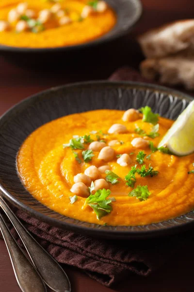 Sopa Garbanzos Zanahoria Cremosa Sobre Fondo Rústico Oscuro — Foto de Stock