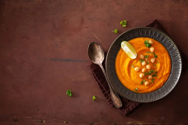 Soupe Crémeuse Pois Chiches Aux Carottes Sur Fond Rustique Foncé — Photo