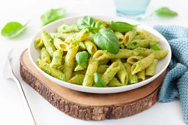 Makaron Penne Sosem Pesto Szpinak Bazylia — Zdjęcie stockowe