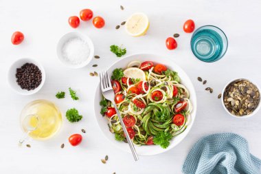 vegan ketogenic kabak salata avokado domates ile p spiralized.