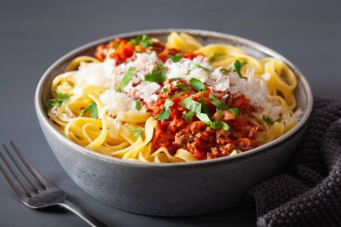 otlar ve parmesan, Tagliatelle bolognese makarna çeşitleri