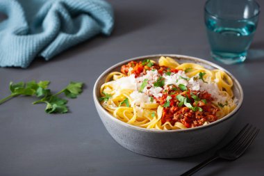 otlar ve parmesan, Tagliatelle bolognese makarna çeşitleri